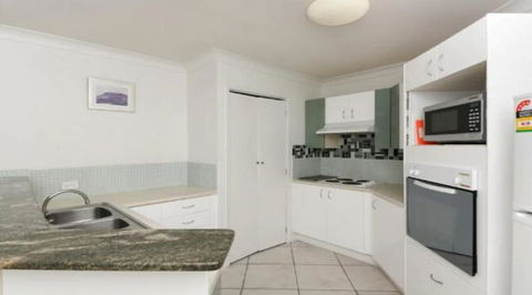Grande Florida - Hosted By Burleigh Letting - Tourism Caloundra 3