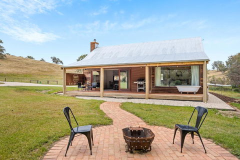 Grandview Accommodation - Hideaway Huts - Tourism Caloundra 4