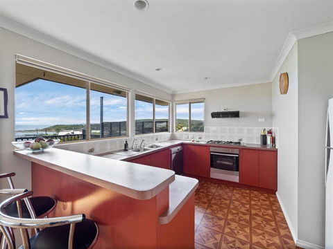 Grandview Holiday Beach House - Tourism Caloundra 1