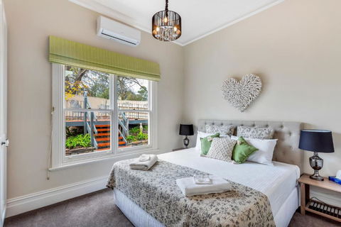 Grandview Accommodation - The Flaxley Apartments - Tourism Caloundra 2