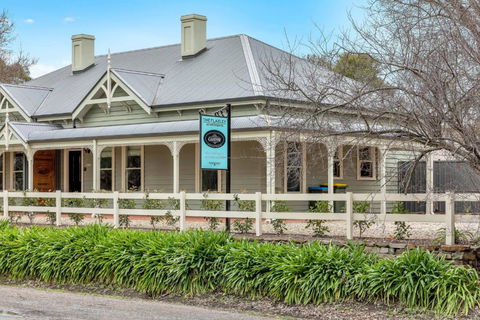 Grandview Accommodation - The Flaxley Apartments - Tourism Caloundra 0