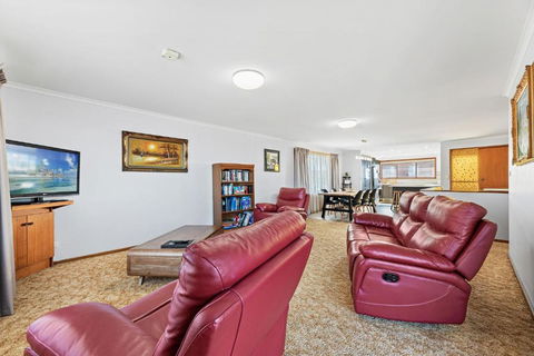 Grandview House Ocean Views - Tourism Caloundra 4