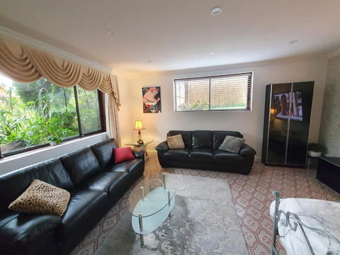 Grandview Melbourne Executive 2BR Apartment - Tourism Caloundra 1