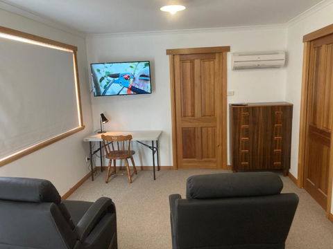 Granny Flat - Tourism Caloundra 1