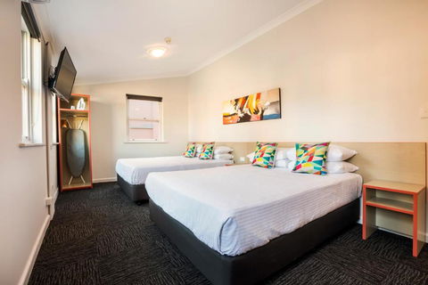 Granville Hotel - Tourism Caloundra 1