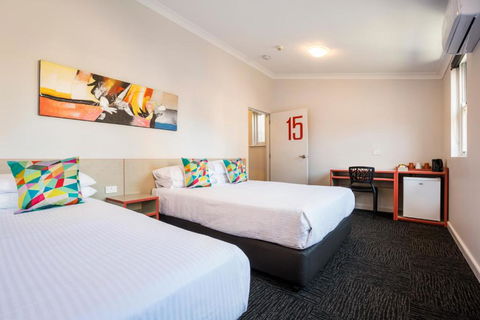 Granville Hotel - Tourism Caloundra 2
