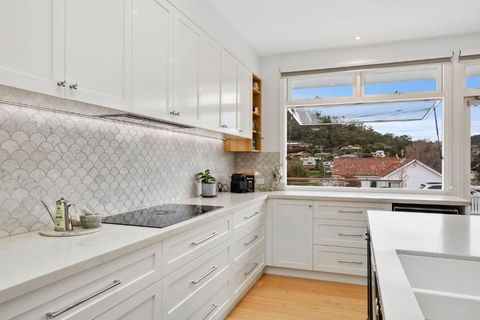 Granville House Hot Tub And Hamptons Style - Tourism Caloundra 1