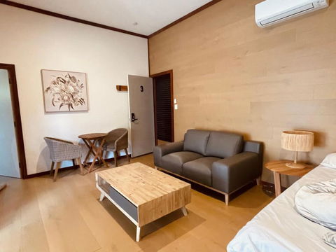 Grape Juice Retreat Rustic Romantic Gateway 5mins To Beaches & Town - Tourism Caloundra 2