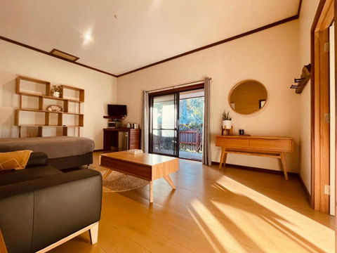 Grape Juice Retreat Rustic Romantic Gateway 5mins To Beaches & Town - Tourism Caloundra 1