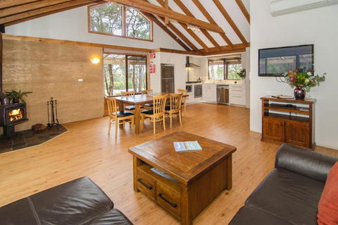 Grasstree Cottage - Woodstone Estate - Tourism Caloundra 1
