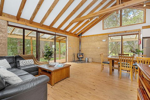 Grasstree Cottage - Woodstone Estate - Tourism Caloundra 4