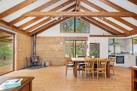 Grasstree Cottage - Woodstone Estate - Tourism Caloundra 3