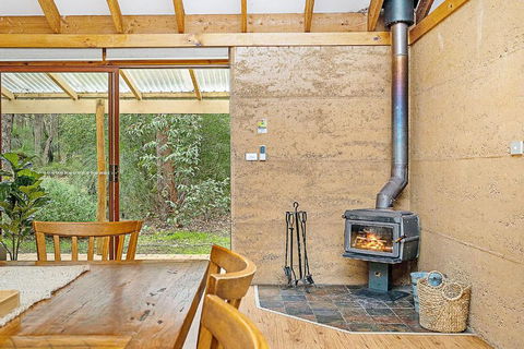Grasstree Cottage - Woodstone Estate - Tourism Caloundra 2