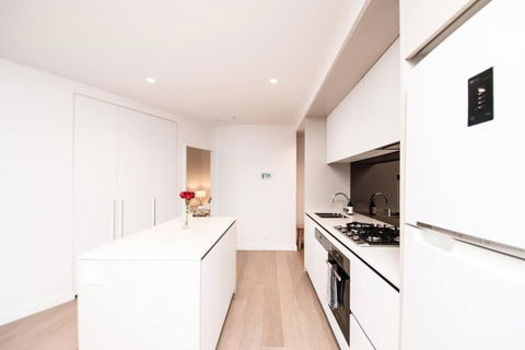 Great City Stay 2BR Free Tram Gym & Pool - Tourism Caloundra 2