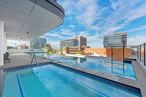 Great Located Unit/Private Balcony, Pool,Gym,Parking - Tourism Caloundra 0
