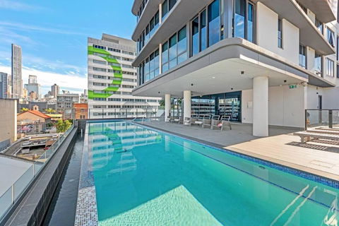 Great Located Unit/Private Balcony, Pool,Gym,Parking - Tourism Caloundra 3