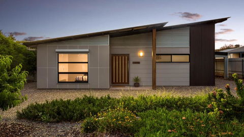 Great Ness Beach House - 10 Person Spa - Pet-Friendly - Netflix - Linen Included - Tourism Caloundra 1