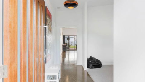 Great Ness Beach House - 10 Person Spa - Pet-Friendly - Netflix - Linen Included - Tourism Caloundra 3