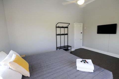 Great Northern Hotel - Tourism Caloundra 2