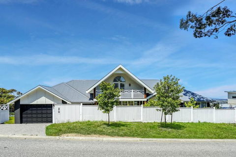 Great View House In Mt Eliza - Tourism Caloundra 0
