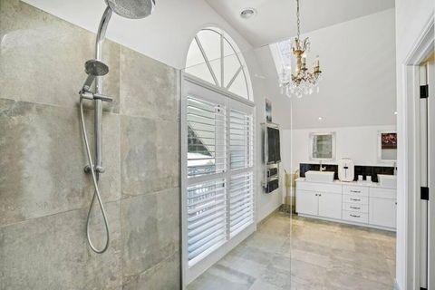 Great View House In Mt Eliza - Tourism Caloundra 1