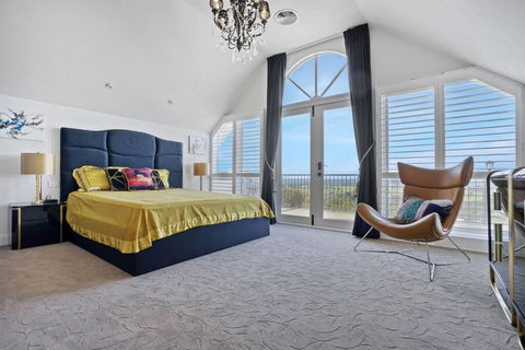 Great View House In Mt Eliza - Tourism Caloundra 3