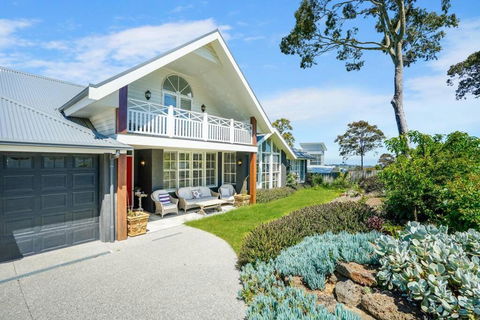 Great View House In Mt Eliza - Tourism Caloundra 4