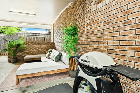 Green Cottage - Tourism Caloundra 1