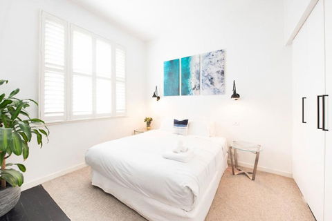Green Door Gem Your Stylish Retreat - Tourism Caloundra 3
