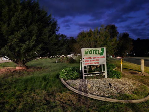 Green Door Motel - Tourism Caloundra 0