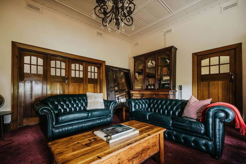 Green Gables King Suite - Tourism Caloundra 1