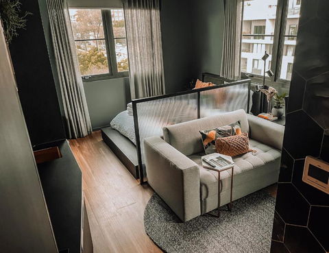 Green Rooms Braddon - Luxury Themed Micro Apartments Inspired By Tiny Home Design - Tourism Caloundra 3