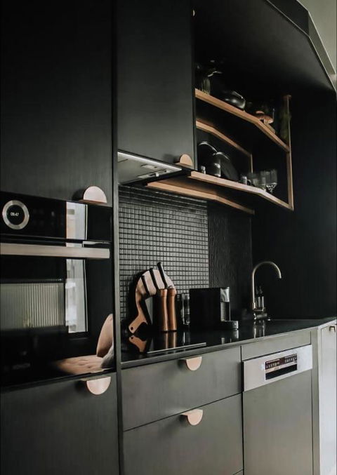 Green Rooms Braddon - Luxury Themed Micro Apartments Inspired By Tiny Home Design - Tourism Caloundra 2