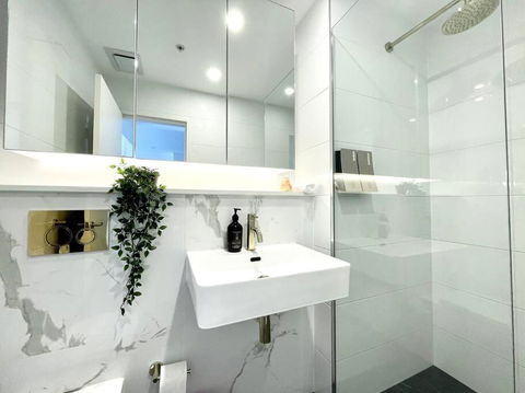 GREEN Skyline View2BR Close To Easter Show - Tourism Caloundra 1