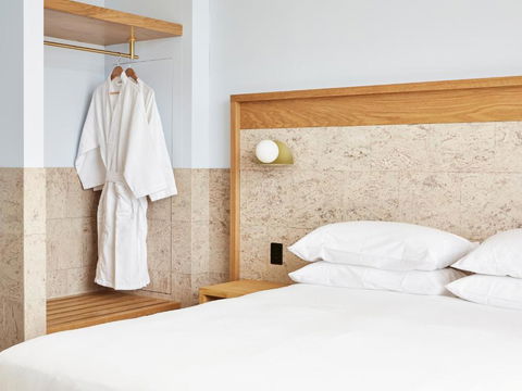 Green Valley Hotel - Tourism Caloundra 3