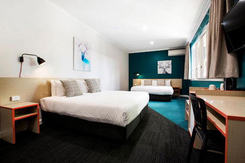 Greenacre Hotel - Tourism Caloundra 0