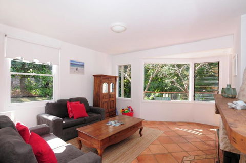 Greenfields Beach House - Linen And WiFi Included - Tourism Caloundra 4