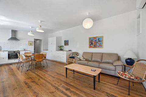 Greenwood Cottage - Close To CBD, Leafy Backyard - Tourism Caloundra 1