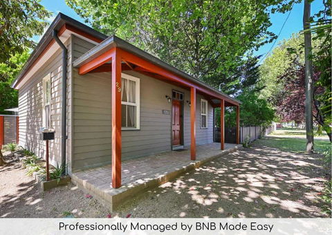 Greenwood Cottage - Close To CBD, Leafy Backyard - Tourism Caloundra 0