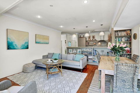 Grevillea - Tourism Caloundra 4