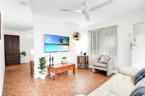 Grey Whale Anchor Inn U4 - Tourism Caloundra 2