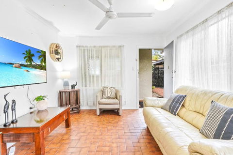 Grey Whale Anchor Inn U4 - Tourism Caloundra 3