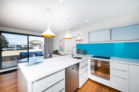 Griffin 184 - Tourism Caloundra 2