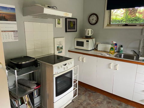 Griffith Gallery Granny Flat - Tourism Caloundra 1