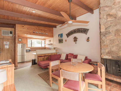 Grindelwald 1 39 Townsend Street - Tourism Caloundra 3