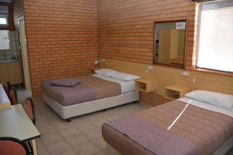 Grong Grong Motor Inn - Tourism Caloundra 2