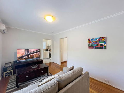 Ground Floor One Bedroom Apartment In Elsternwick - Tourism Caloundra 2