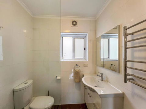 Ground Floor One Bedroom Apartment In Elsternwick - Tourism Caloundra 3