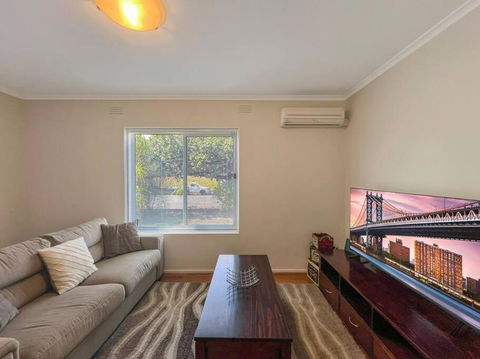 Ground Floor One Bedroom Apartment In Elsternwick - Tourism Caloundra 4