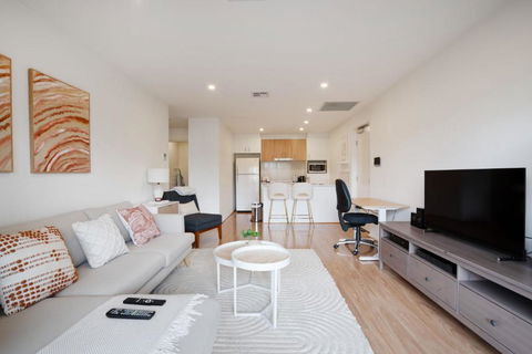 Ground Level 1-Bed: Courtyard & Alfresco Dining - Tourism Caloundra 0